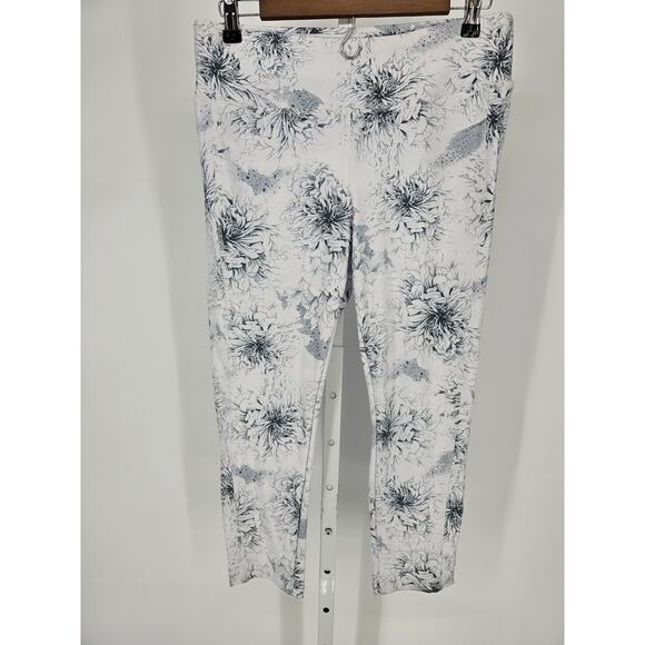 Jockey Womens Sz L Cropped Compression Athletic Leggings Black White Floral - Picture 1 of 4